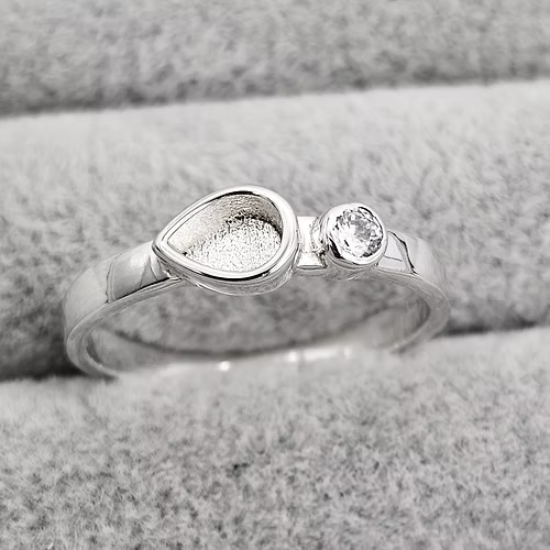 Fallen Teardrop Ring