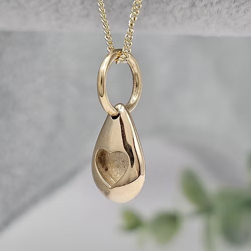 9ct Gold Pebble Heart Necklace