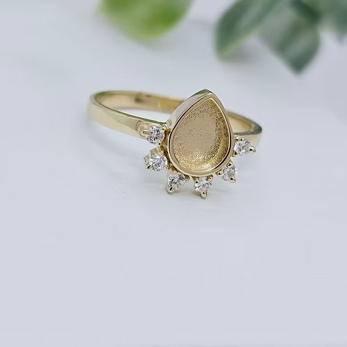 9ct Gold Raindrop Ring