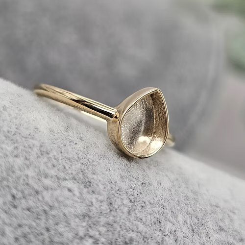 9ct Gold Silent Teardrop Ring