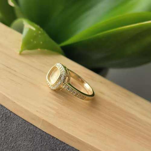 9ct Gold Square Cushion Ring