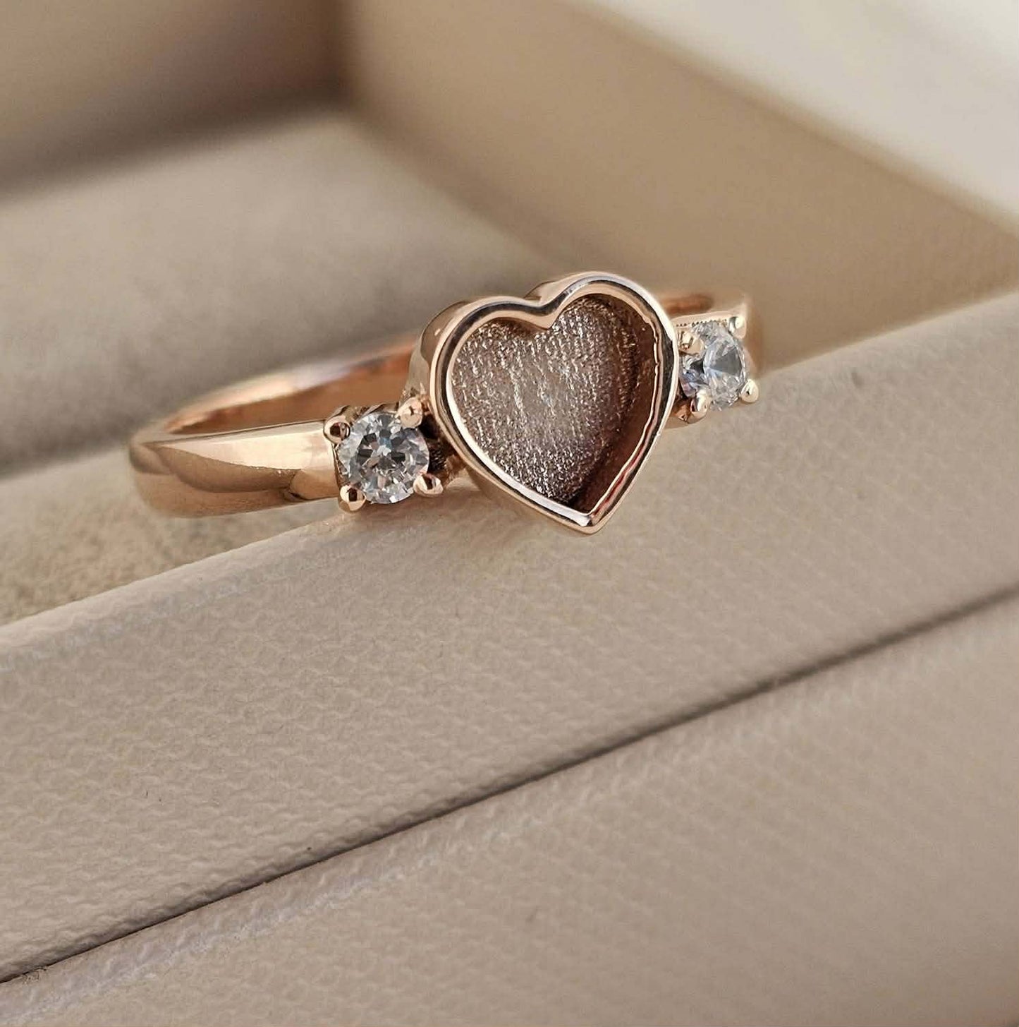 9ct Gold Sparkling Classic Heart Ring