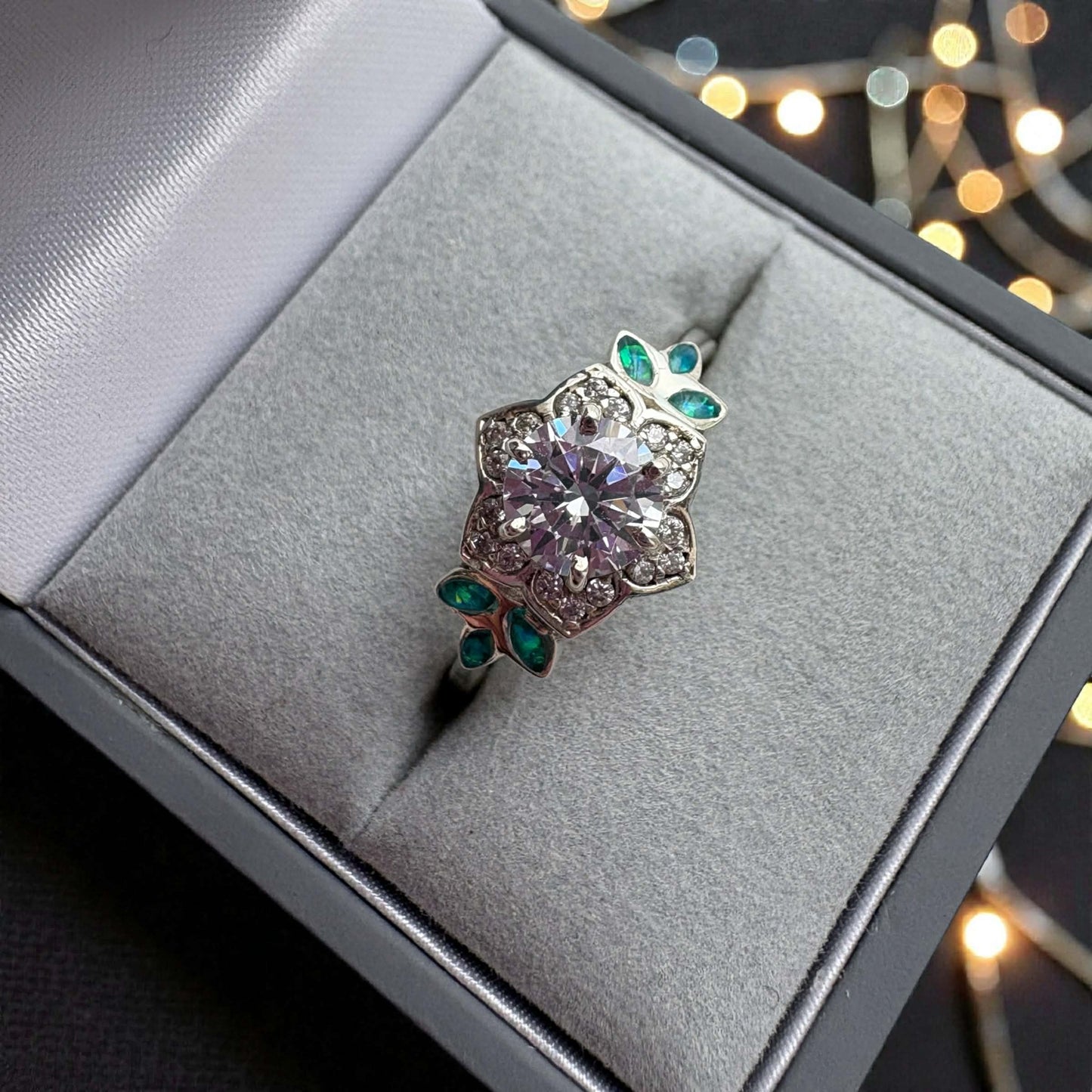 Cleopatra Ring, suitable for 1 to 6 sets of ashes.