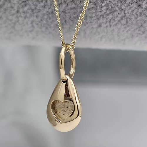 9ct Gold Pebble Heart Necklace