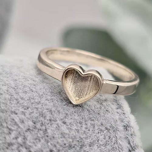 9ct Gold Classic Heart Ring