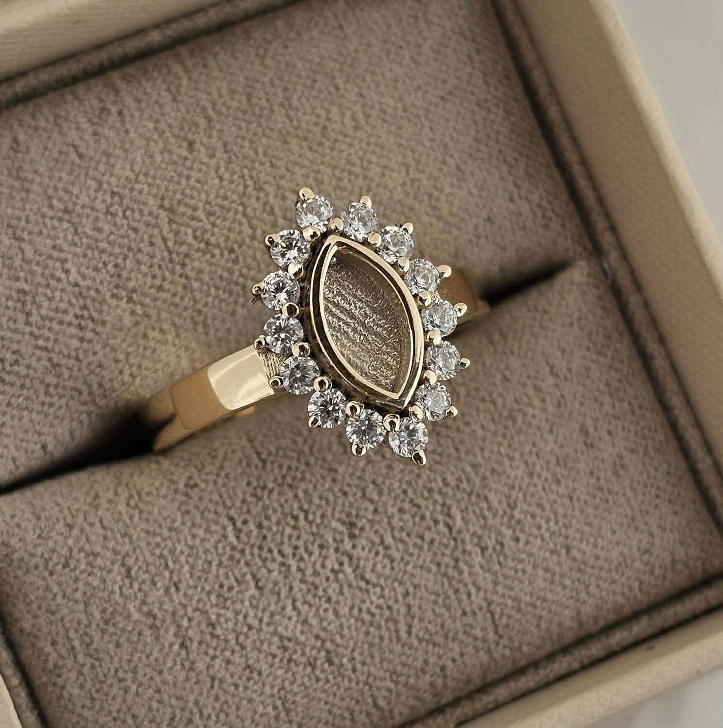 9ct Gold Marquise Ring