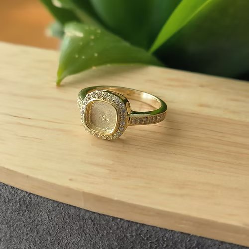 9ct Gold Square Cushion Ring