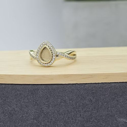 9ct Gold Criss Cross Tearstone Ring